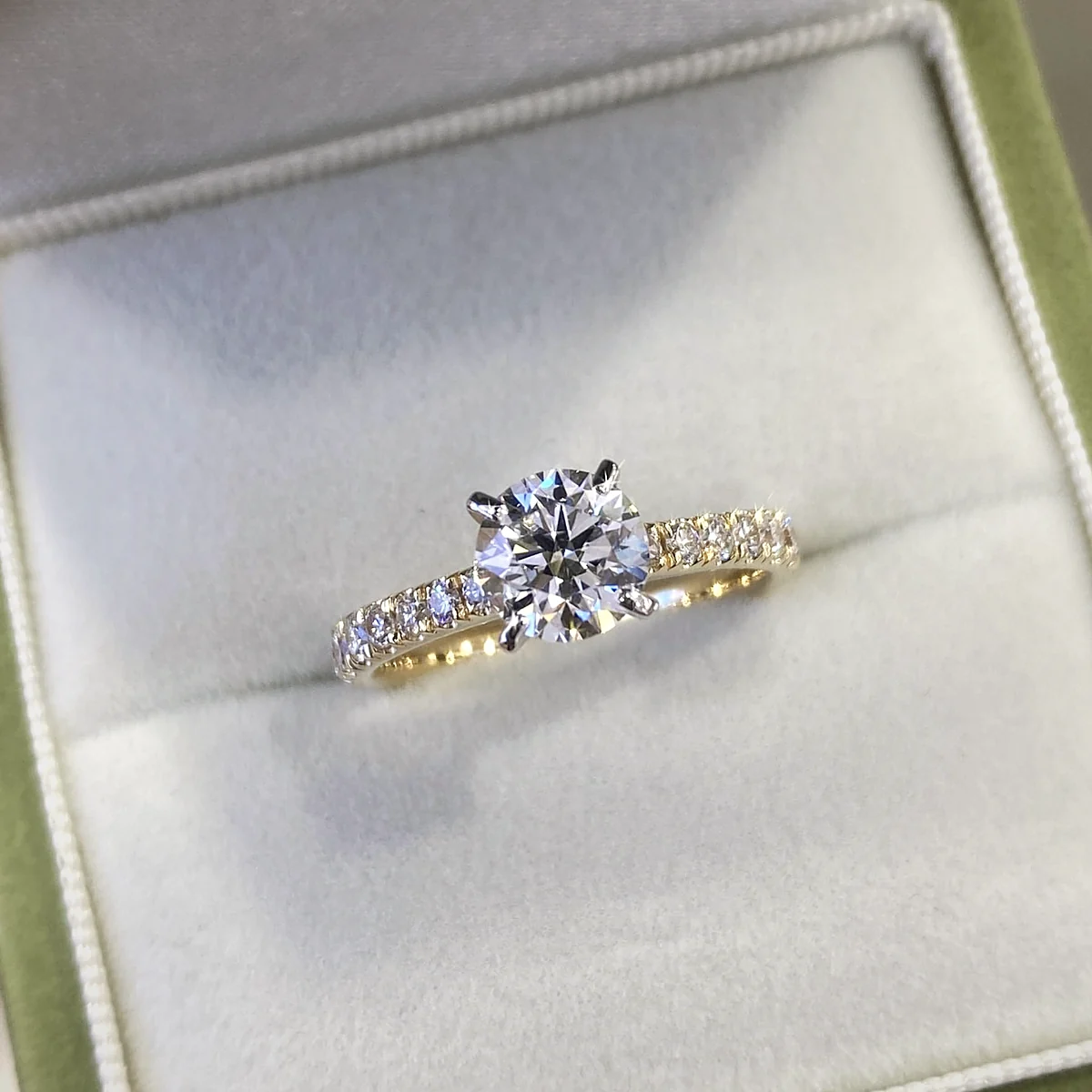 Round Pavé Solitaire in yellow gold with laboratory-grown diamonds