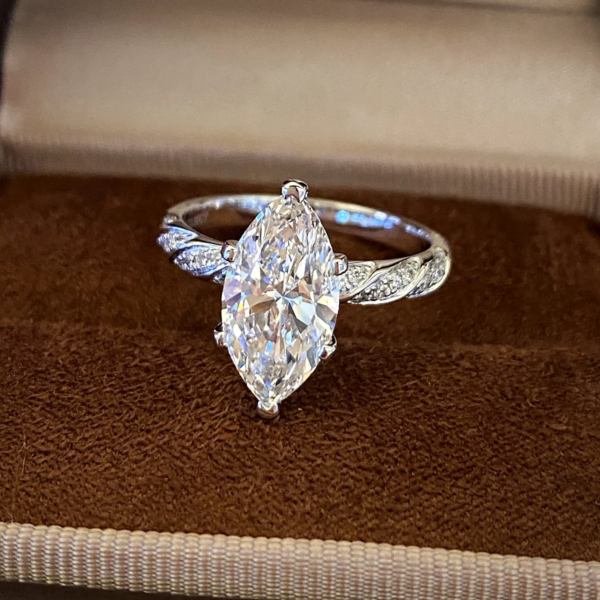 Marquise Solitaire with Twisted Pavé Band in white gold with laboratory-grown diamonds