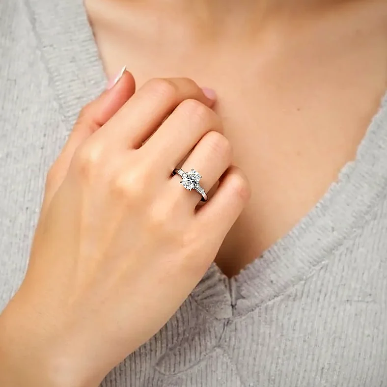 Delicate Round Solitaire in white gold with laboratory-grown diamonds