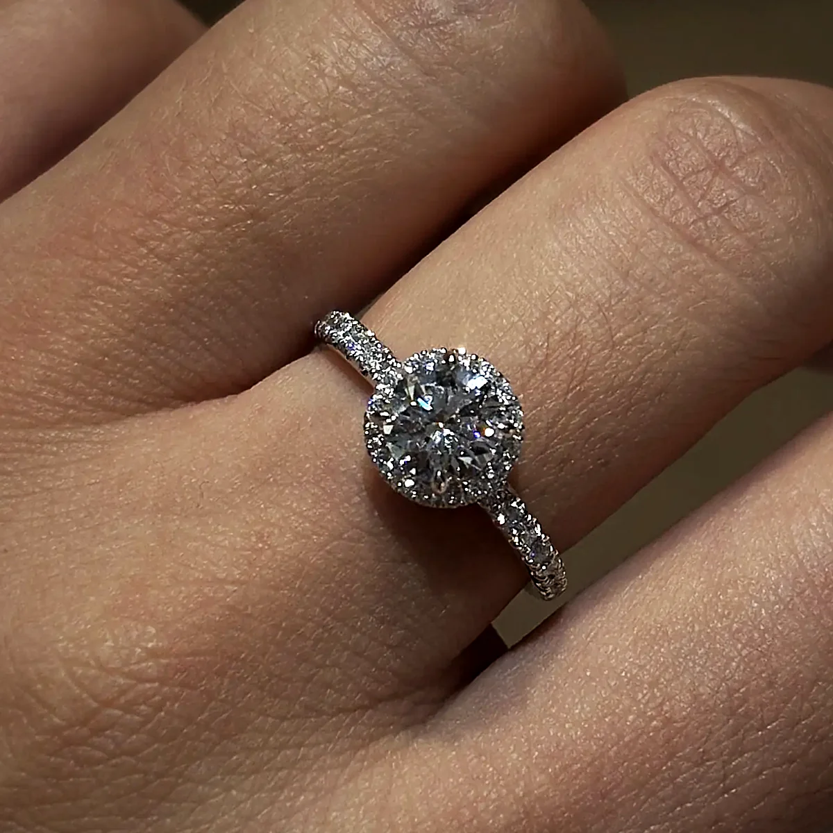 Round Halo with Pavé Band in white gold with laboratory-grown diamonds