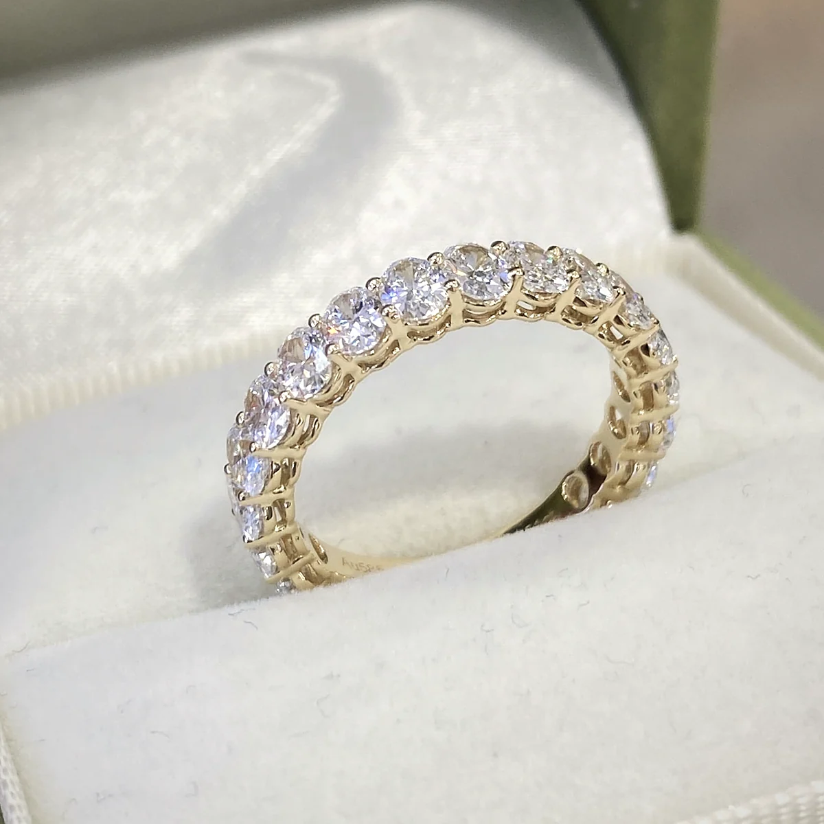 Oval Eternity Band in yellow gold with laboratory-grown diamonds