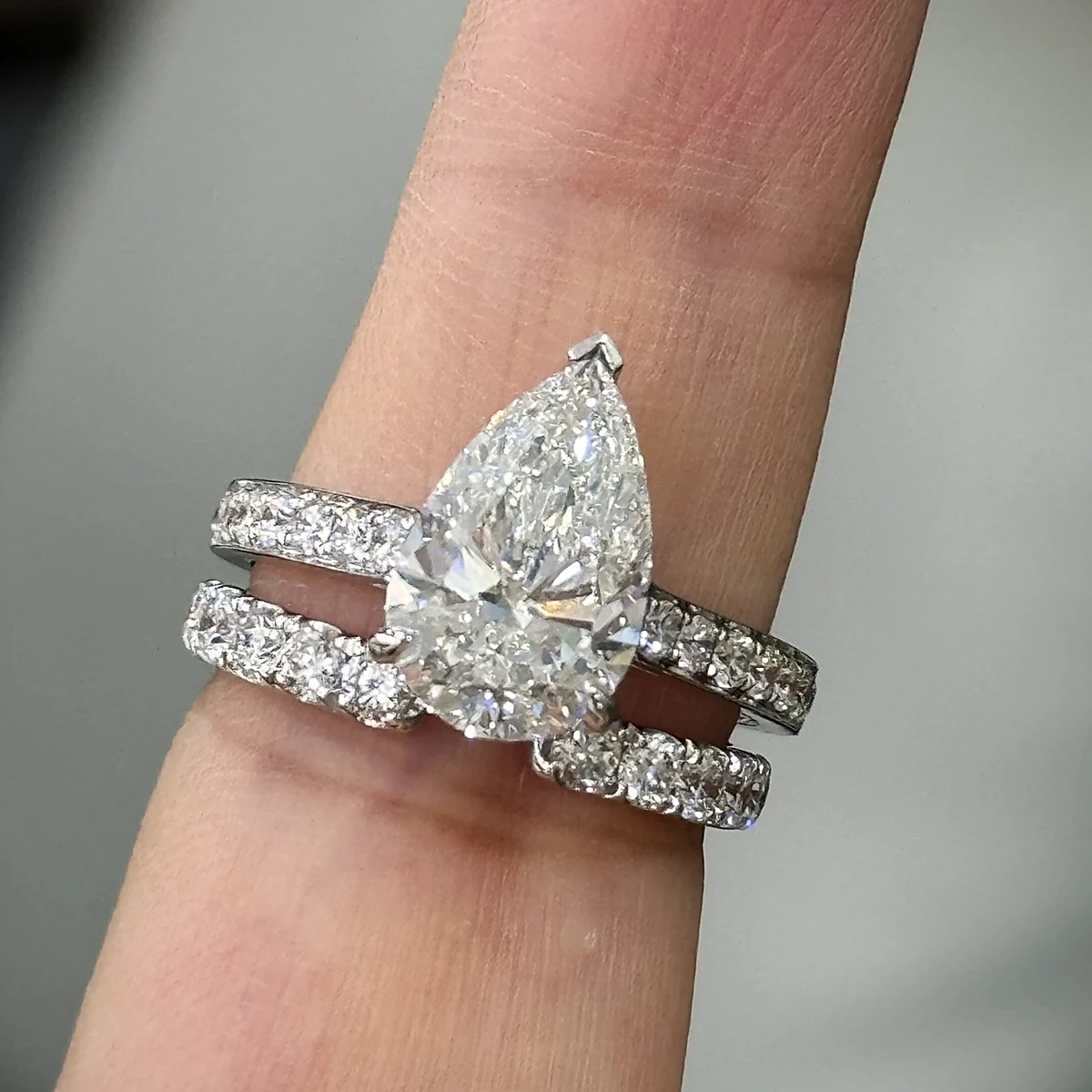 Pear Pavé Ring with Matching Band in white gold with laboratory-grown diamonds
